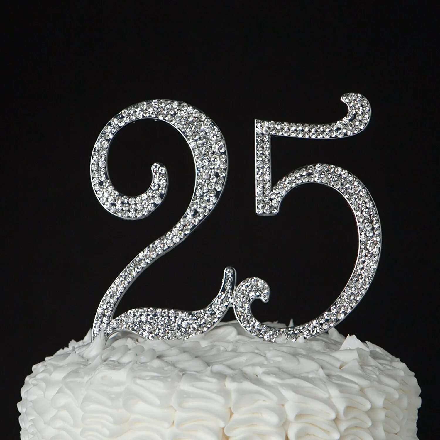 Торт на юбилей 25 лет. Тортик на 25 лет девушке. Торт на 25 лет девушке на день рождения. Украшение торта на 25 летие.