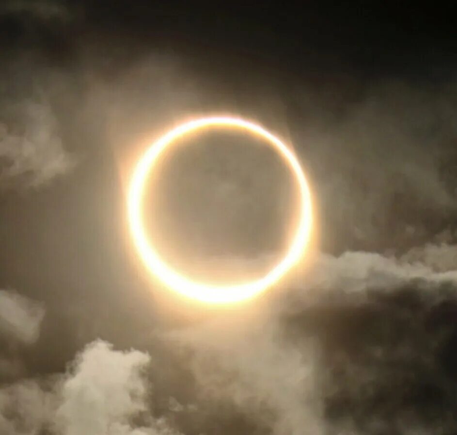 Кольцеобразное солнечное затмение. 10 Июня.кольцеобразное солнечное затмение. Кольцеобразное затмение 2021. Солнечное затмение 10 июня 2021. Явление луны и солнца