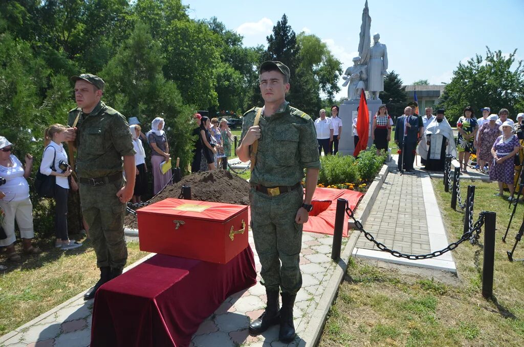 Погода в с жуковское песчанокопского района ростовской. Село Песчанокопское Ростовская область. Села Песчанокопского Ростовской области. Памятники Песчанокопского района. Песчанокопская станица.