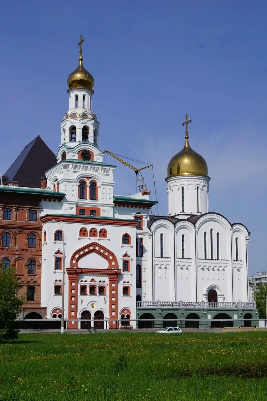 Поволжский православный тольятти. Храм трех святителей Тольятти. Церковь Покрова Пресвятой Богородицы в Тольятти. Поволжский православный институт Тольятти. Храм Успения Пресвятой Богородицы (Тольятти).