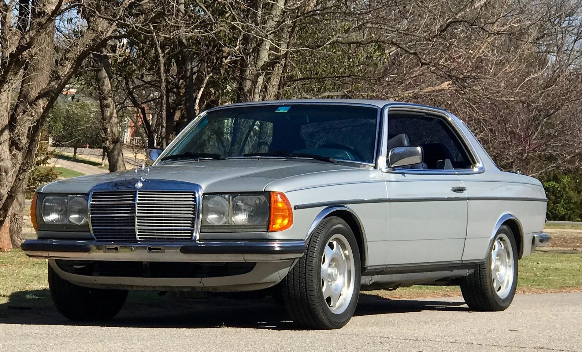 Купить мерседес 230. Mercedes-Benz w123 купе. Мерседес Бенц w123. W123 Mercedes купе. Mercedes w123 230e.