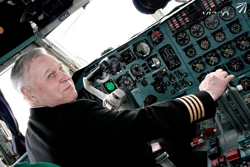 Беззубкин командир самолета ил 76. Ил 76 илюша. Ил-76 ввс индии. Ra-76842. Ил 76 ra76842.