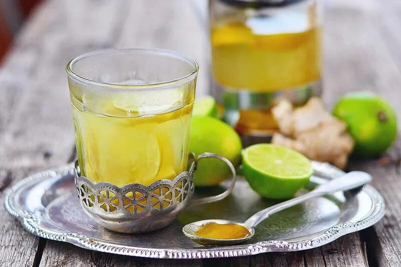 Имбирь лимон мята лайм. Чай с лаймом. Чай с лимоном. Чай с лимоном и мятой. Пейте зеленый чай лимоном