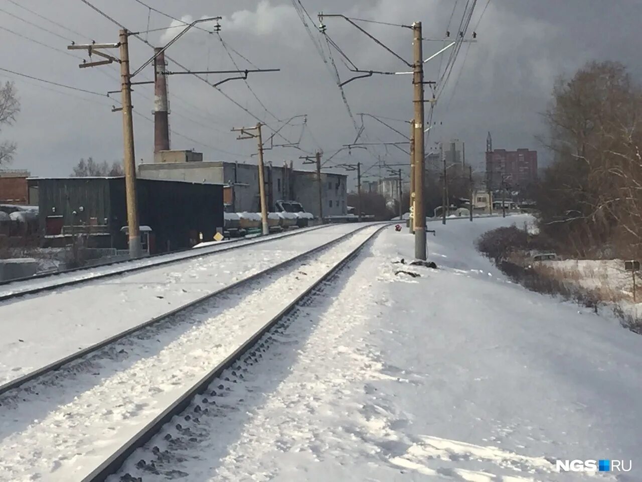 Новосибирск 18 ноября. Новосибирск на ЖД девочка. Железнодорожная станция Новосибирск.