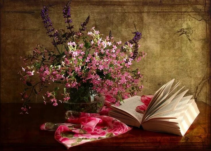 Книга с цветами. Поэзия красота. Поэзия красота. Иллюстрации к поэзии. Поэтический натюрморт.