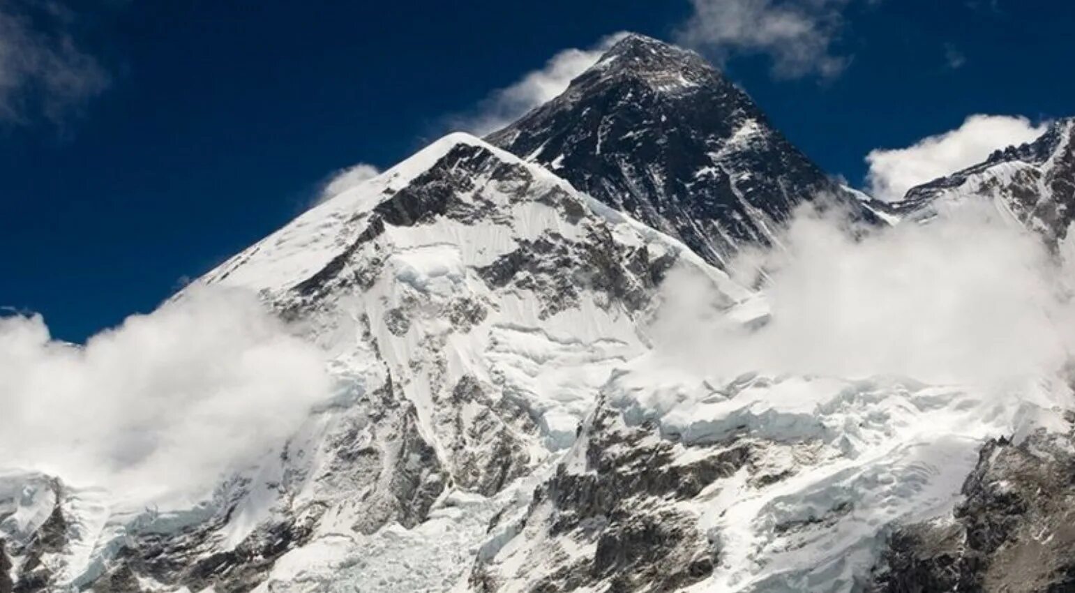 Самая высокая снежная гора. Эверест (Джомолунгма) – самая высокая гора Азии. Джомолунгма (Гималаи) - 8848. Ледопад на Эвересте. Ледник на Эвересте.