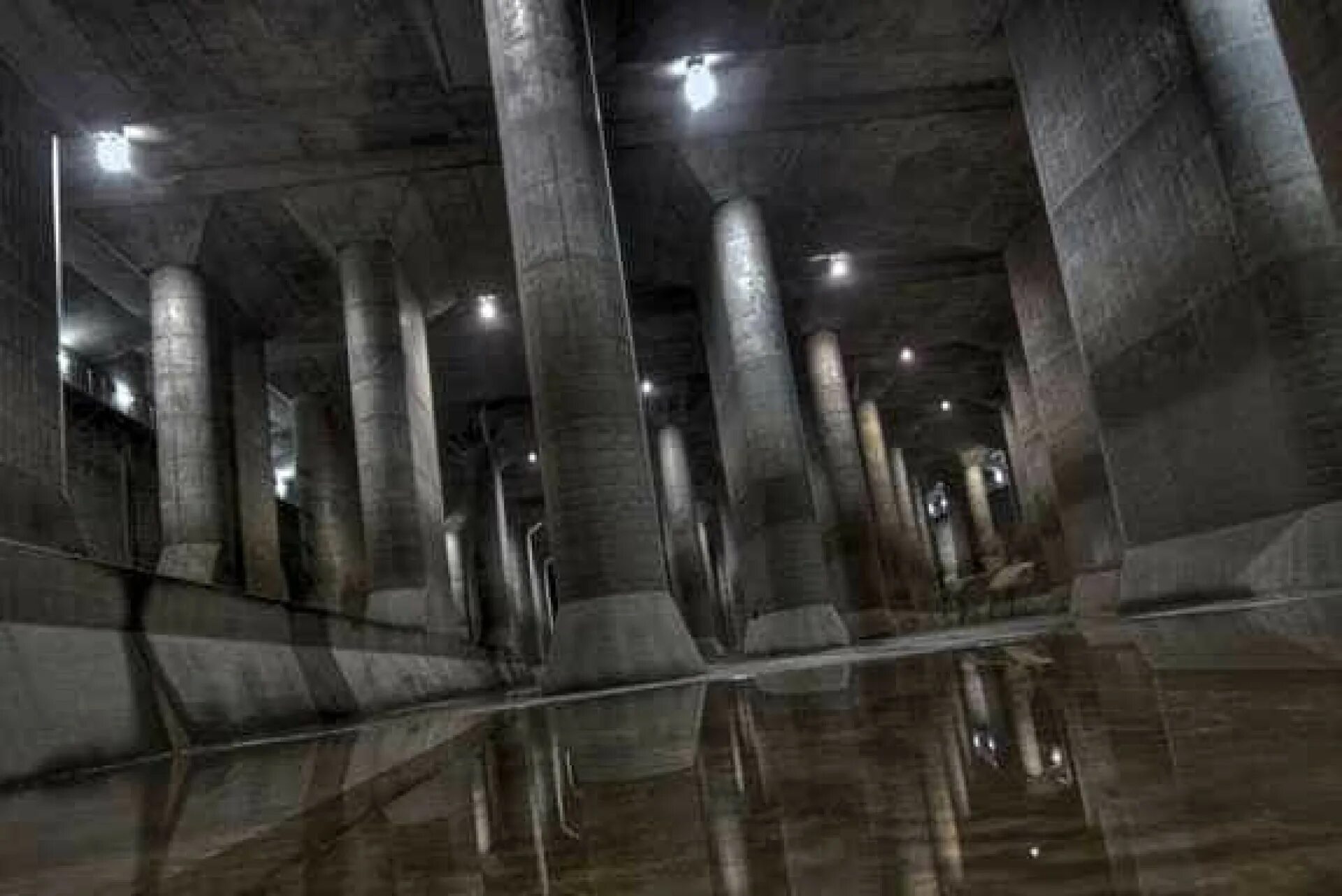 Город под землей китай. Токийский противопаводковый коллектор, Токио. Ливневый коллектор Токио. Подземный резервуар Токио. Противопаводковый резервуар в Токио.