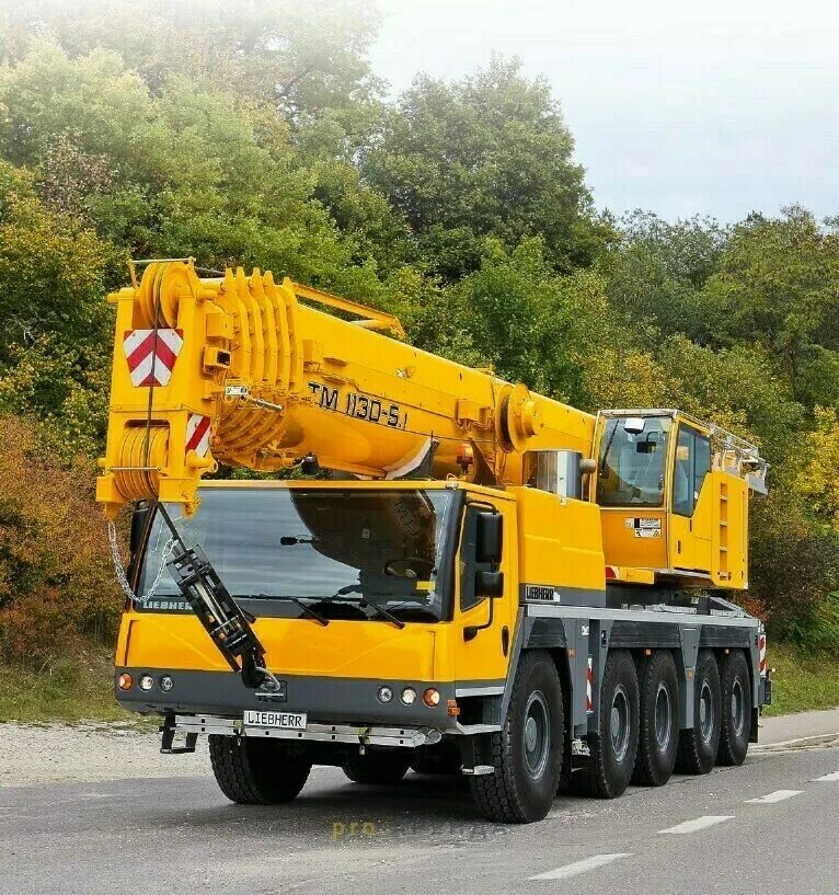Кран liebherr. Кран либхер. автокран liebherr. liebherr ltm. автокраны в ряд.