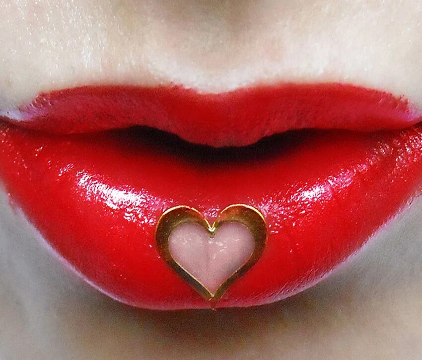 I love lips. Картинки губ. Губы сердце. Губы сердечком матовая. Девушка с губами сердце.