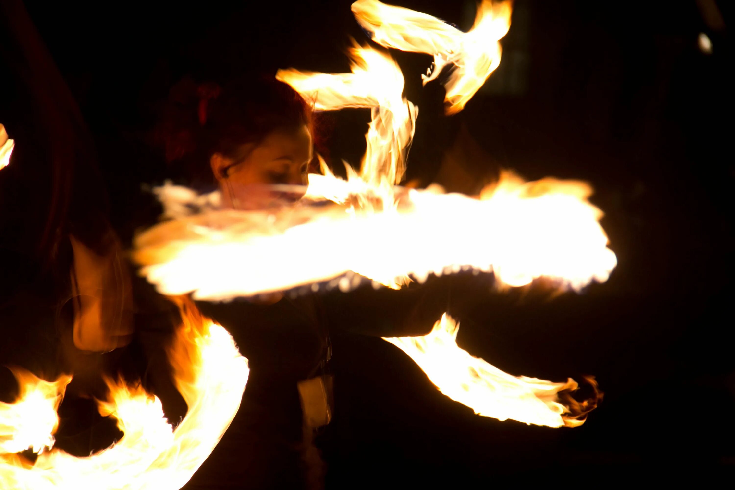 Огненные чаши фаер шоу. Фаер шоу ухта сердце огня. Фаерспин. Фаер шоу девушка. Фаерспин.