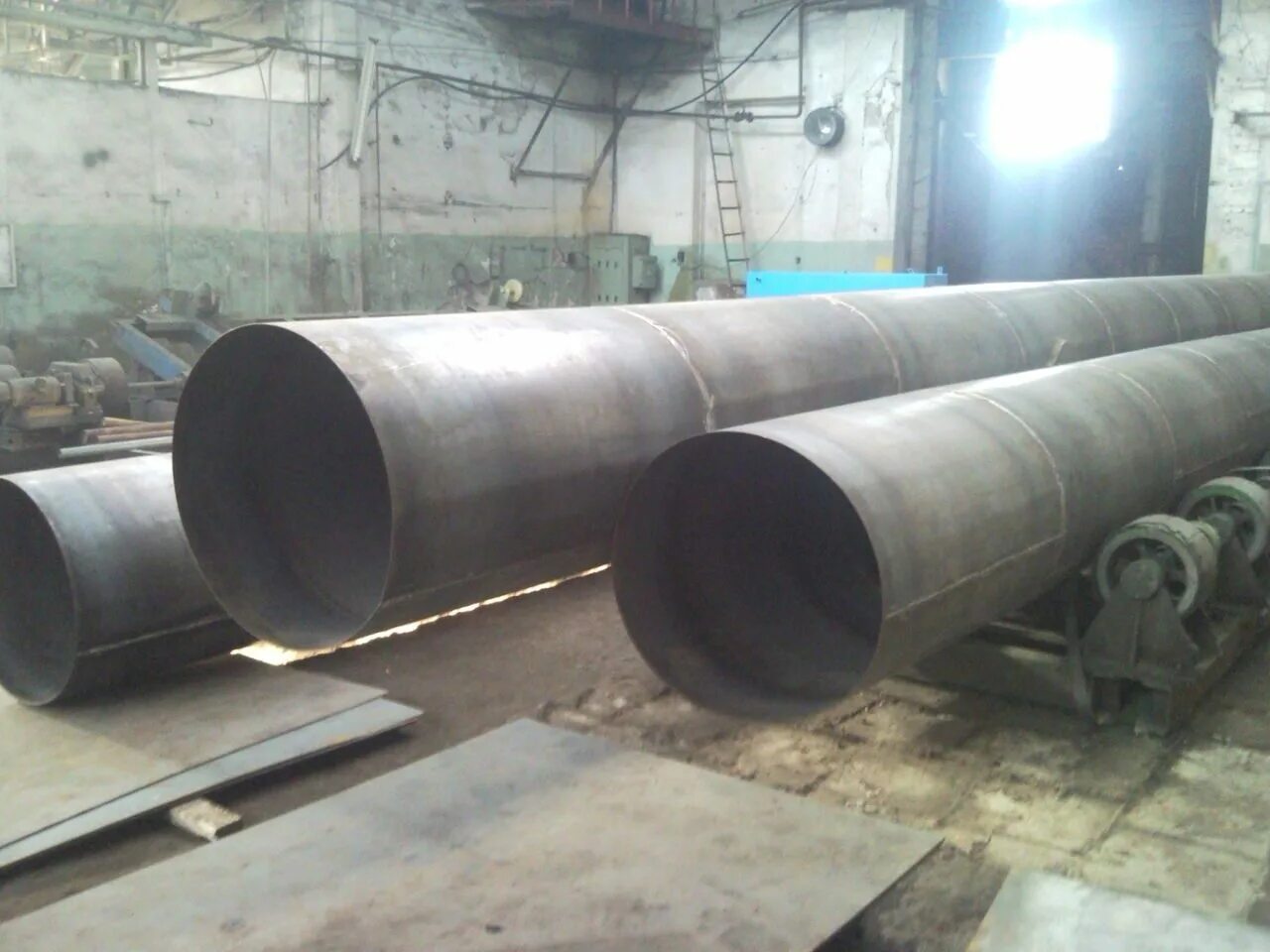 Обечайка 20х23н18 25 500 1200 58268. Труба из обечайки. Обечаечные трубы. Труба из обечаек 1520х20 мм 09г2с ту 1381-001-62594197-2011. Металлическая обечайка.