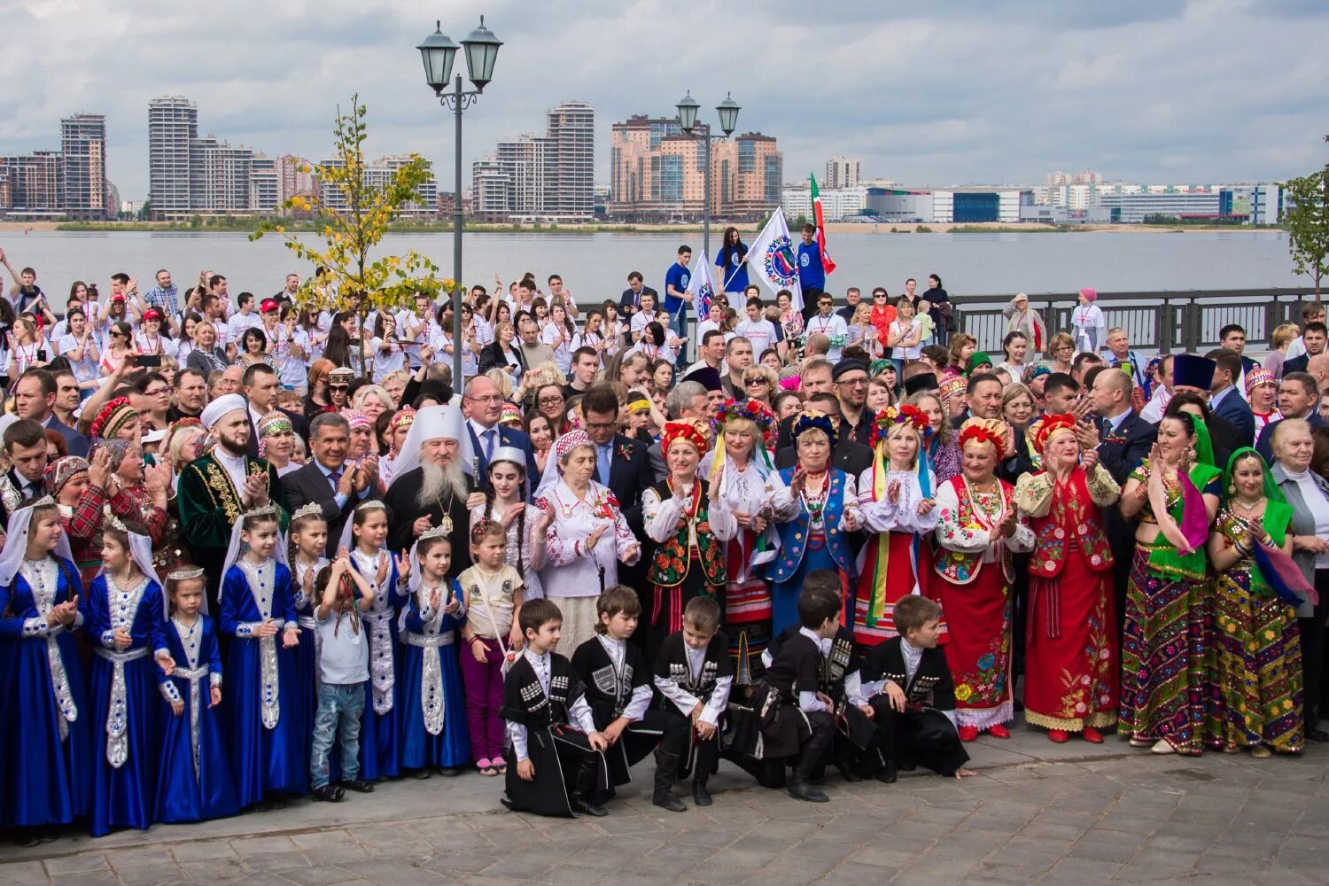 Сколько людей проживает в казани. Народы Татарстана. Казань народ. Жители Казани. Фестиваль народов России.