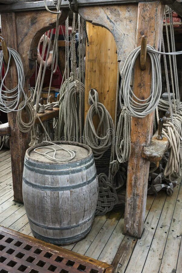 Бочка. Бочки винодельня. Бочка с порохом. Бочка на пиратском корабле. Трюм парусника.