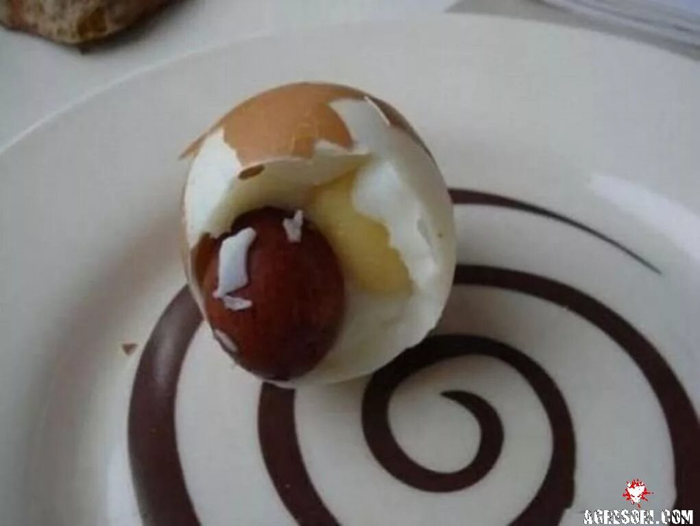 Мягкая скорлупа у куриных яиц. Прозрачное яйцо антистресс. Strange egg. Самое маленькое куриное яйцо. Желток фото.