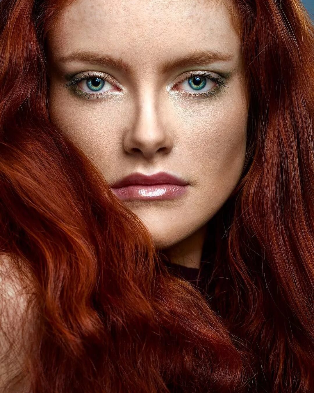 Макияж для рыжеволосых с голубыми глазами. Рыжие волосы и карие глаза. Макияж для рыжеволосых с голубыми глазами. Рыжие с бледной кожей. Джулианна мур рыжие волосы.