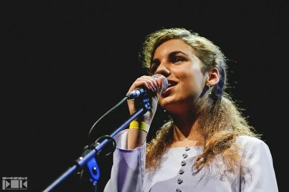 Скрипачка по имени аня из бельгии училась в рам им гнесиных в 1995 году. Svetamuzika из кургана отчим. Дюмин ехала девчонка из кургана. Аюшка песня. Самые красивые девушки кургана.