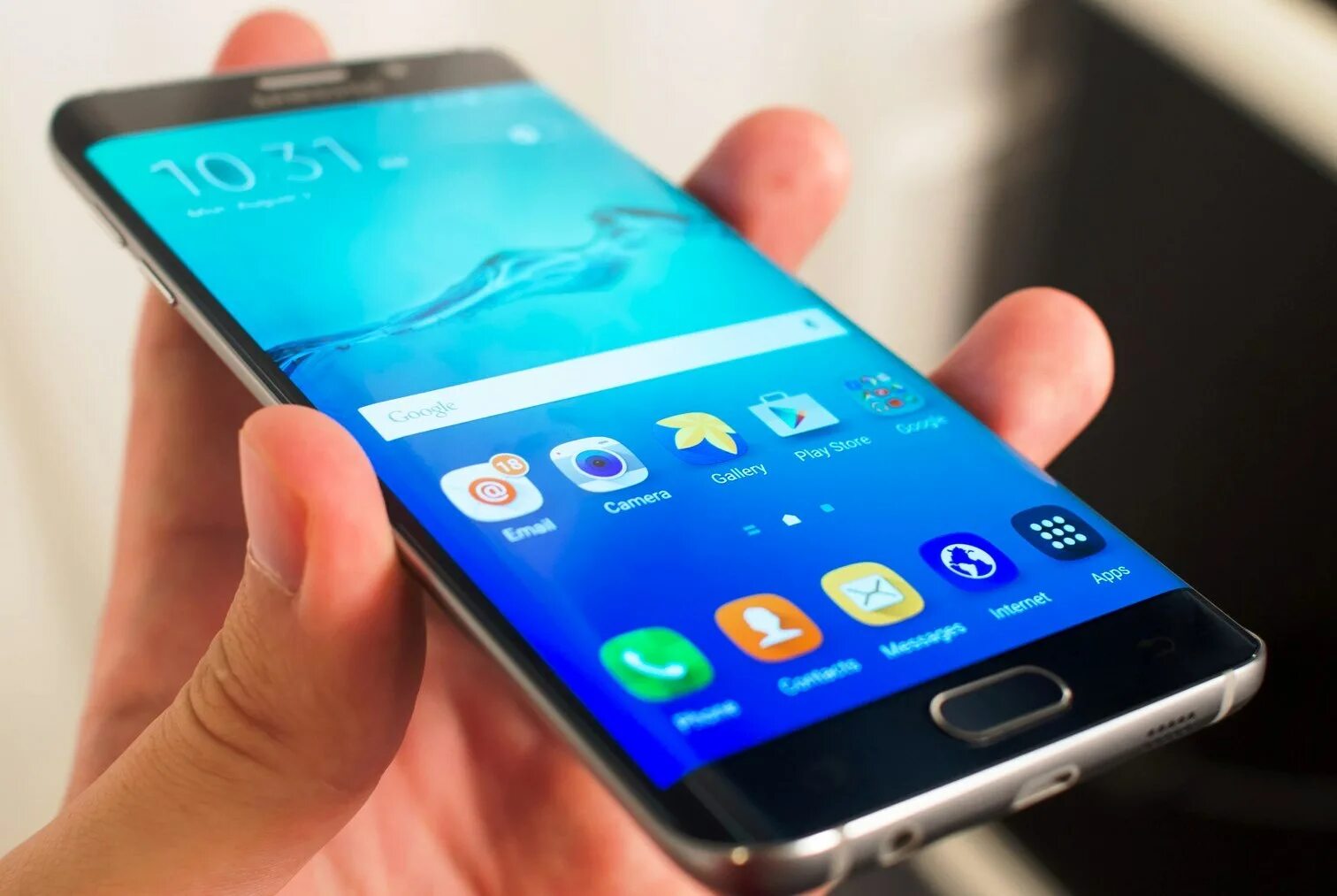 Galaxy 7 год. Смартфон Samsung Galaxy s7 Edge. Самсунг галакси с 6 с изогнутым экраном. Samsung s7 Plus. Самсунг с 20 с изогнутым экраном.