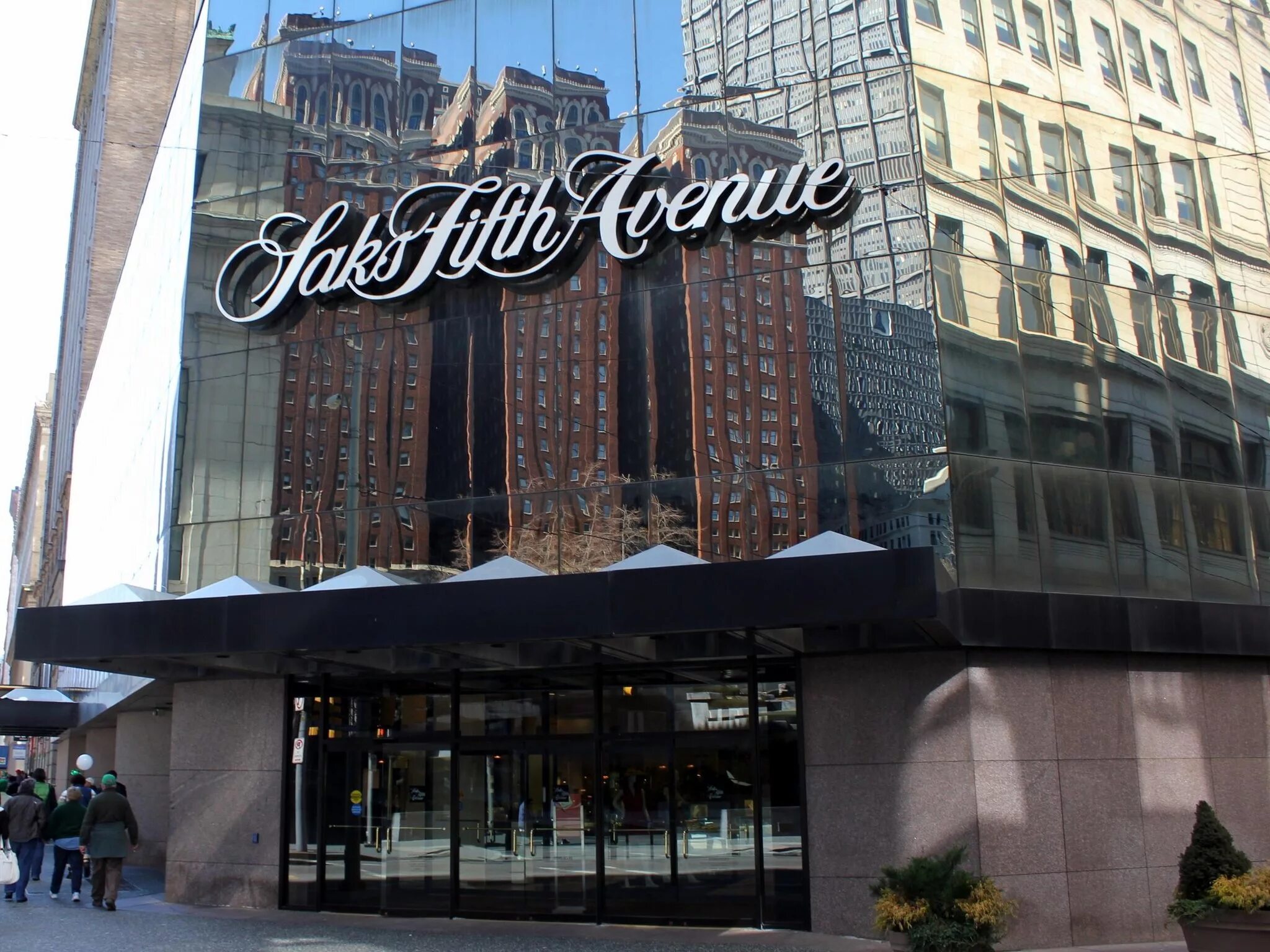 Saks fifth. Saks Fifth Avenue New York. Saks 5 Авеню. Saks Fifth Avenue - New York, NY. 5 Авеню (5th Avenue) магазины.