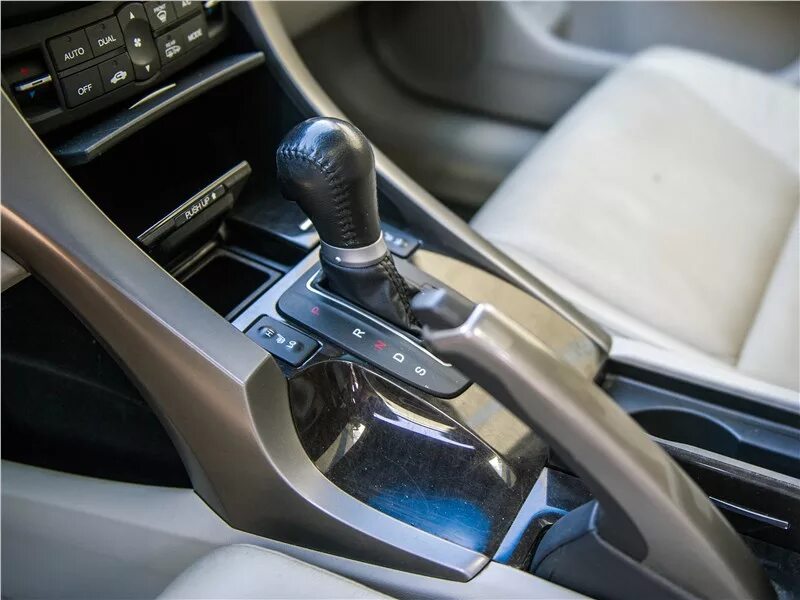 автомат машина. схема переключения передач на коробке автомат. автомат коробка нейтральное положение. автомат машина. нейтралка на автомате.