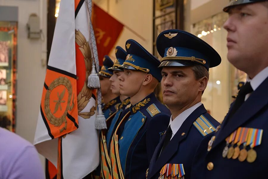 Вкс управления. Вручено боевое Знамя ВКС. Вручение боевого Знамени ВКС. Вручение боевого Знамени военно космических сил. Управление ВКС России.