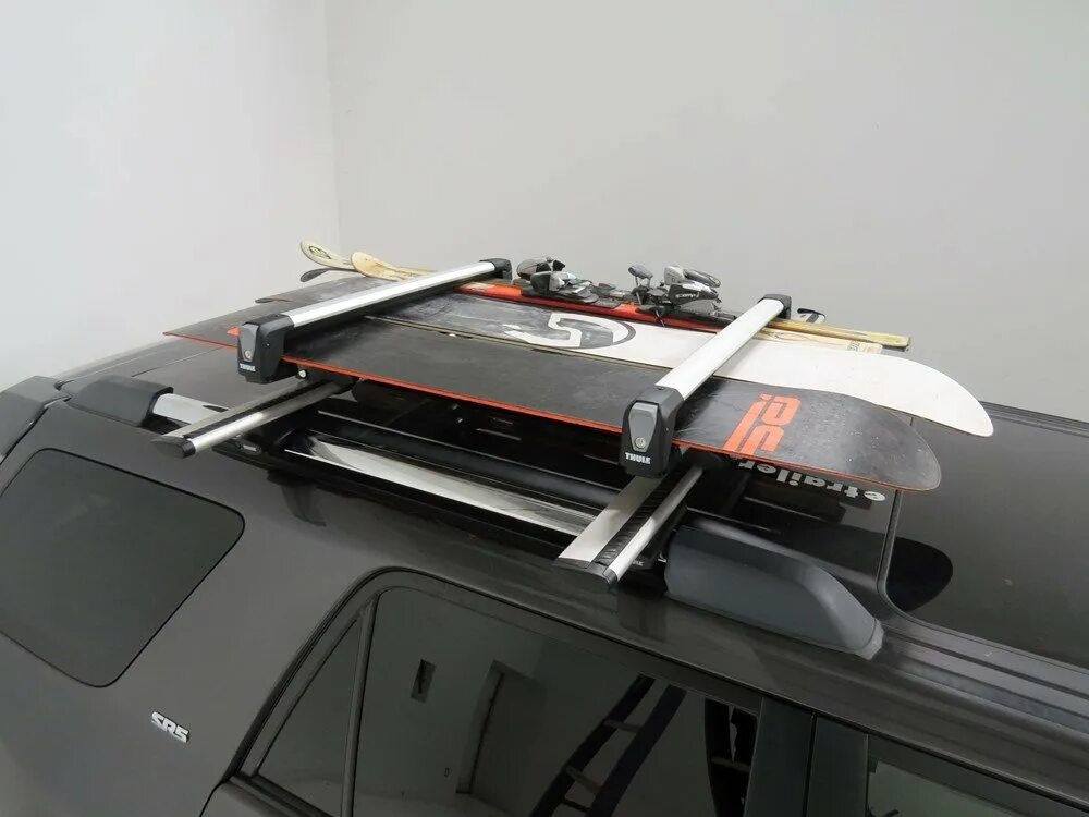 крепление для сноуборда на крышу. крепление лыж на багажник menabo yelo 4 (4 пары лыж или 2 сноуборда) с замком. автомобильный багажник для лыж и сноубордов carcam ski carrier 5671. крепление для сноуборда на крышу. велокрепление inno.