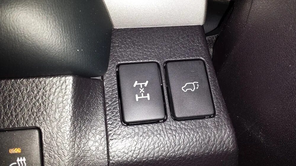 Кнопки rav4. Кнопка lock toyota rav4. привод тойота рав 4. кнопка полный привод тойота rav4. тойота рав 4 полный привод.