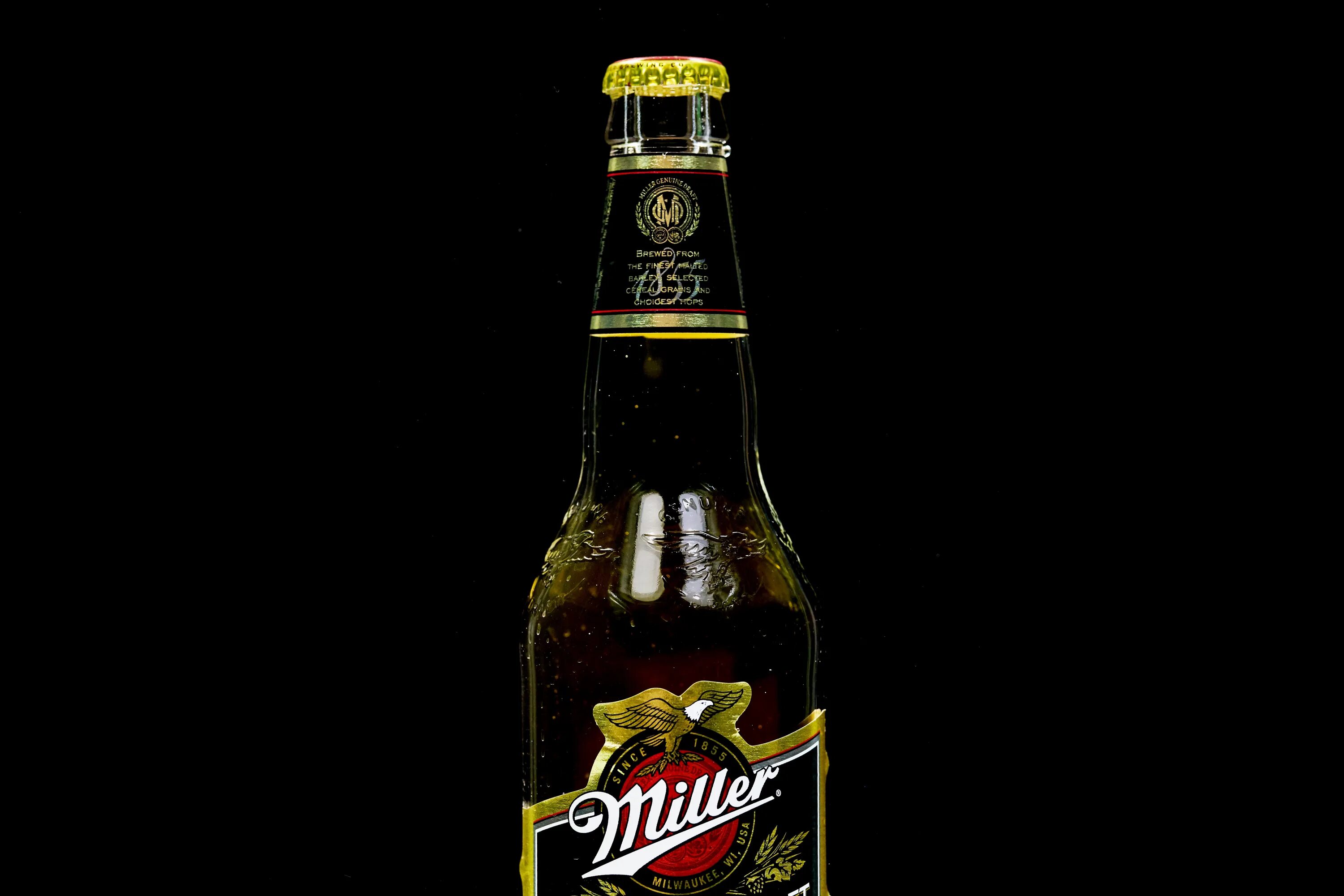Пиво Миллер 0.33. Miller Genuine Draft пиво. Миллер бутылка. Миллер пиво в стекле. Миллер стар