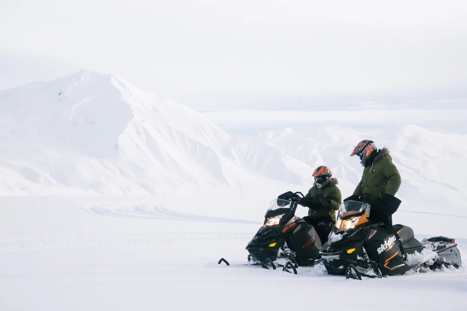 Snowmobile ru форум. Снегоход Аляска. Снегоход Alaska long Active. На снегоходе втроем. Se Аляска снегоход.