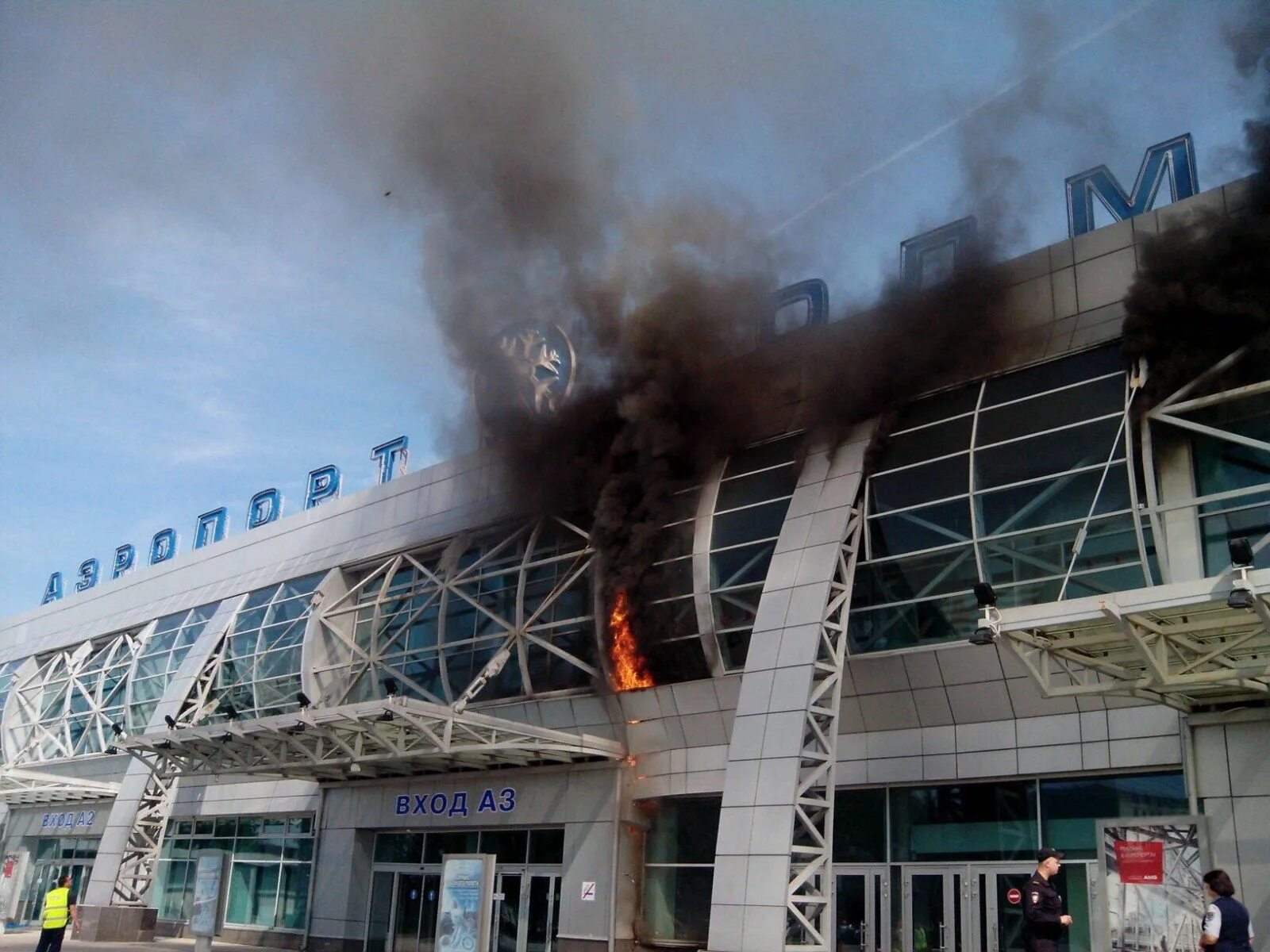 Аэропорт Толмачево Новосибирск. Аэропорт Новосибирск пожар. Толмачева аэропорт Новосибирск. Аэропорт Толмачево Новосибирск внутри. Погода аэропорт новосибирск