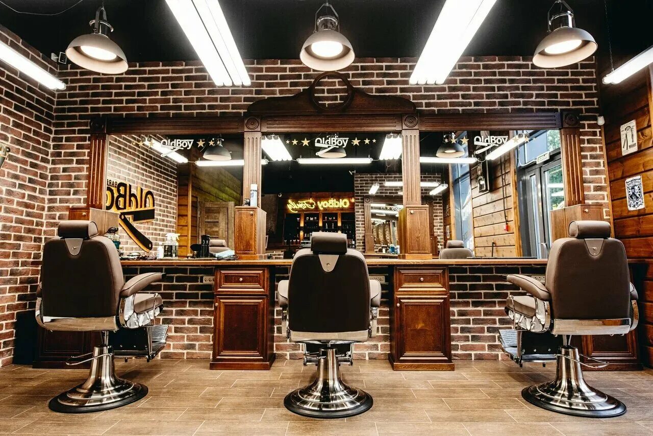 Barbershop московская. Oldboy Barbershop, Москва, Машкова улица. Олдбой барбершоп интерьер. Oldboy Barbershop, Дубна. Барбер Олдбой Москва.