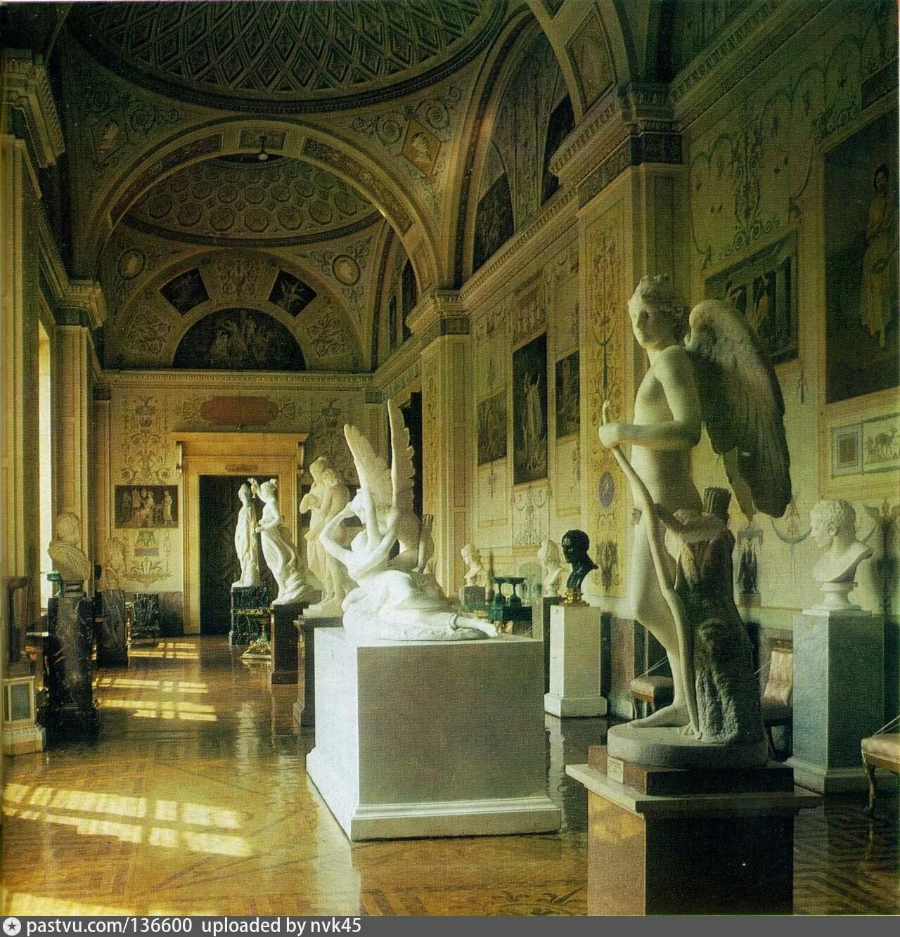 Зал древностей. Зал искусства древней греции эрмитаж. галерея древностей эрмитаж. галерея истории древней живописи эрмитаж. эрмитаж рим экспонаты.