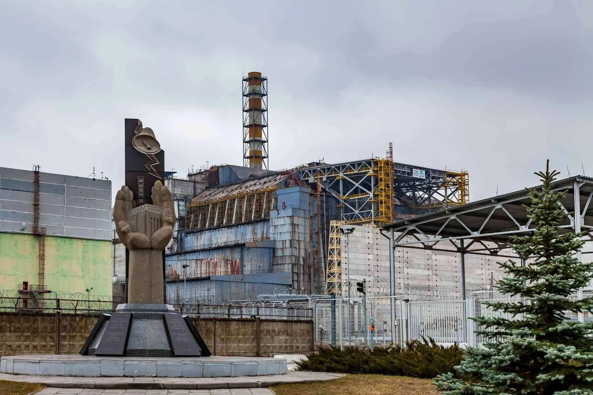 Дом 26 апреля. Чернобыльская АЭС 2022. 26 Апреля 1986 Чернобыль 2022. Припяти электростанция ЧАЭС. Атомная станция Чернобыль сейчас 2022.