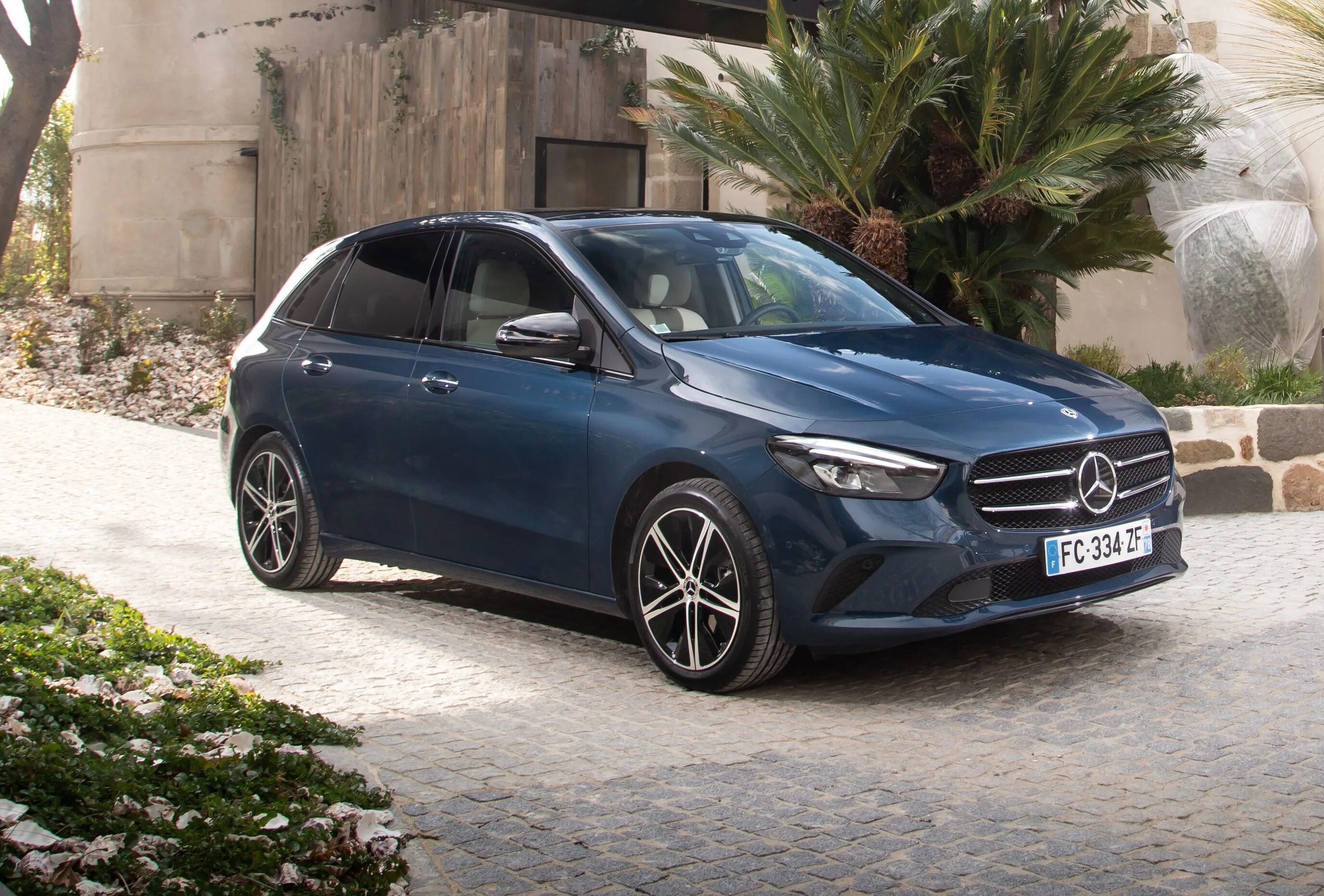 Class b car. Mercedes b class 2025. мерседес b класс 2025. mercedes benz b180 2025. мерседес б 180 2025.