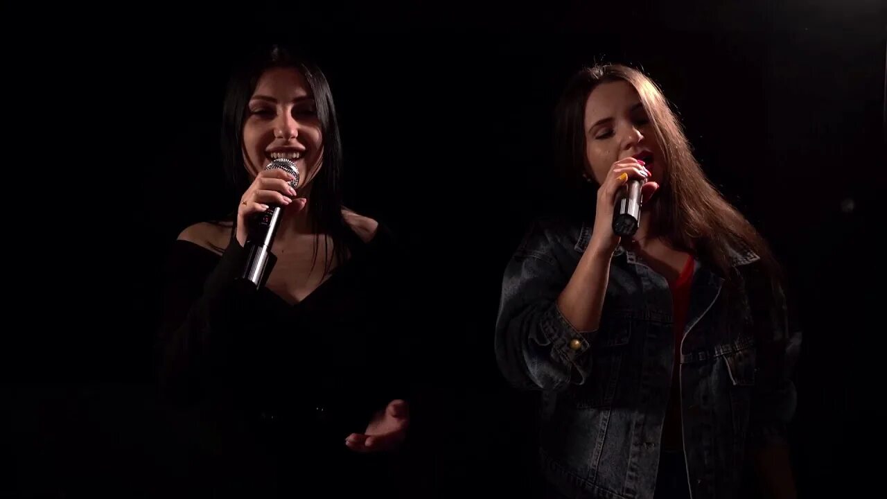 Zivert певица. Зиверт клип forever young. Zivert певица. Ятл певица. Текст песни зеленые волны.