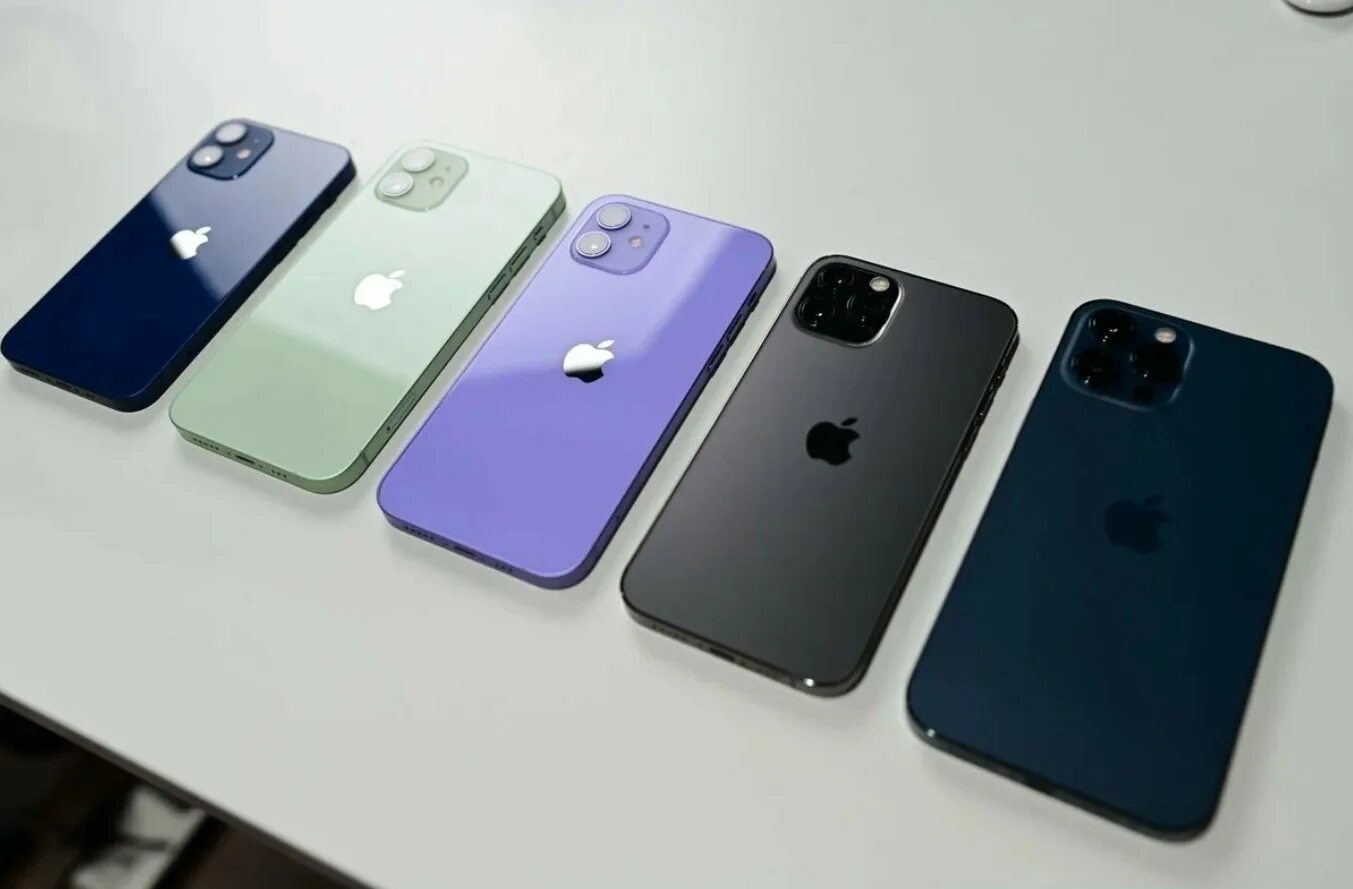 Какой цвет айфона популярный. Apple iphone 2021. Apple iphone 13 цвета. Iphone 12 Mini цвета корпуса. Apple iphone 13 Mini цвета.