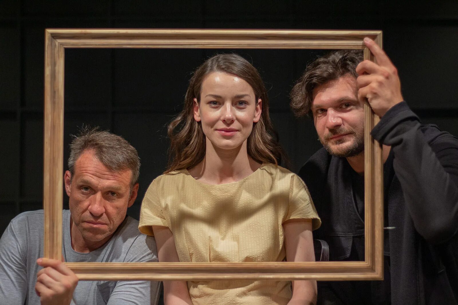 Театр человек премьера. Люди в театре. Театр человек премьера. Театр человек премьера. Спектакль биография.