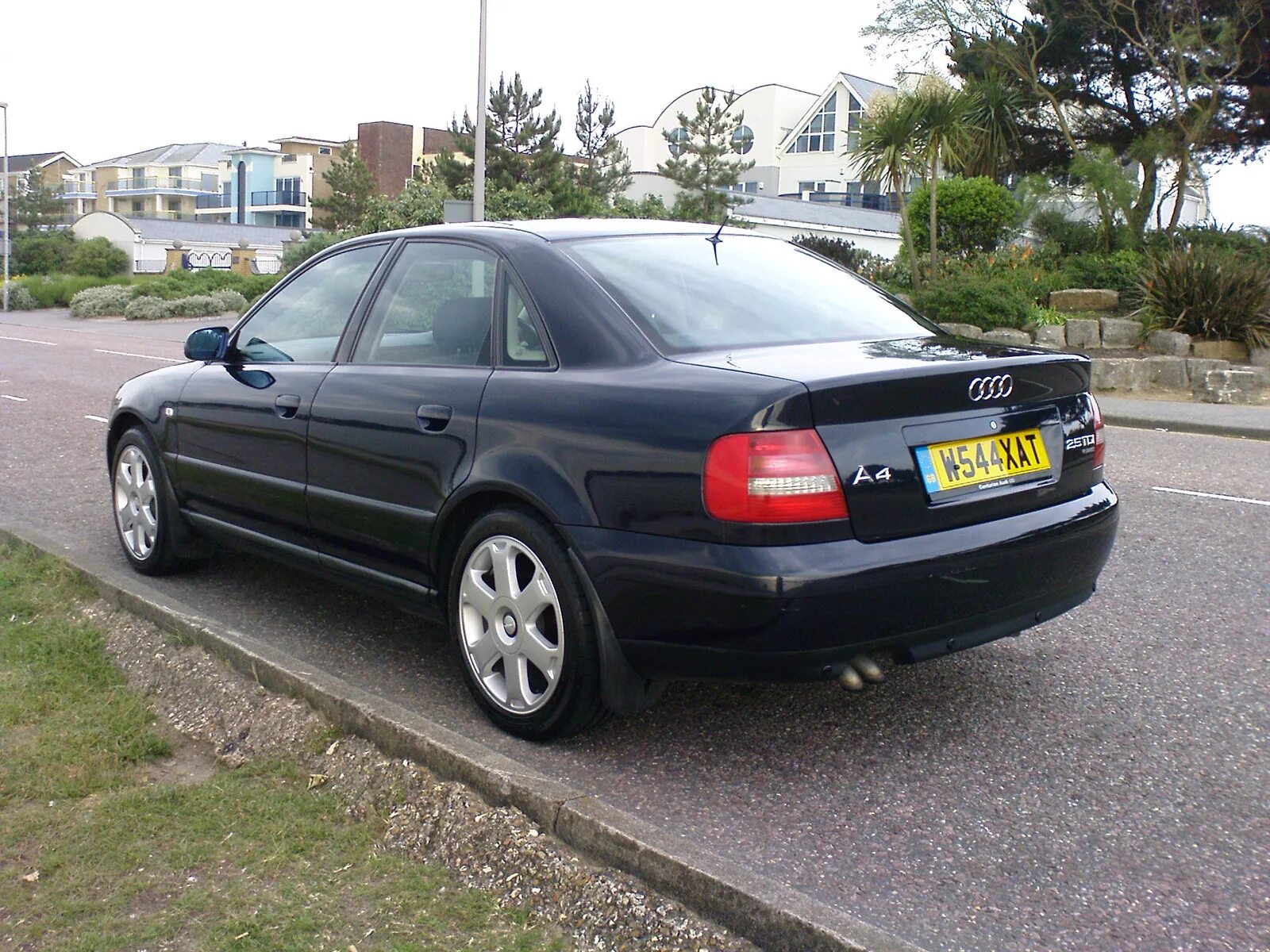 Audi a4 2000. Ауди а4 b5 2000. Ауди а4 кватро 2000. Audi a4 1.8 2000. Ауди а4 б5 2000 года