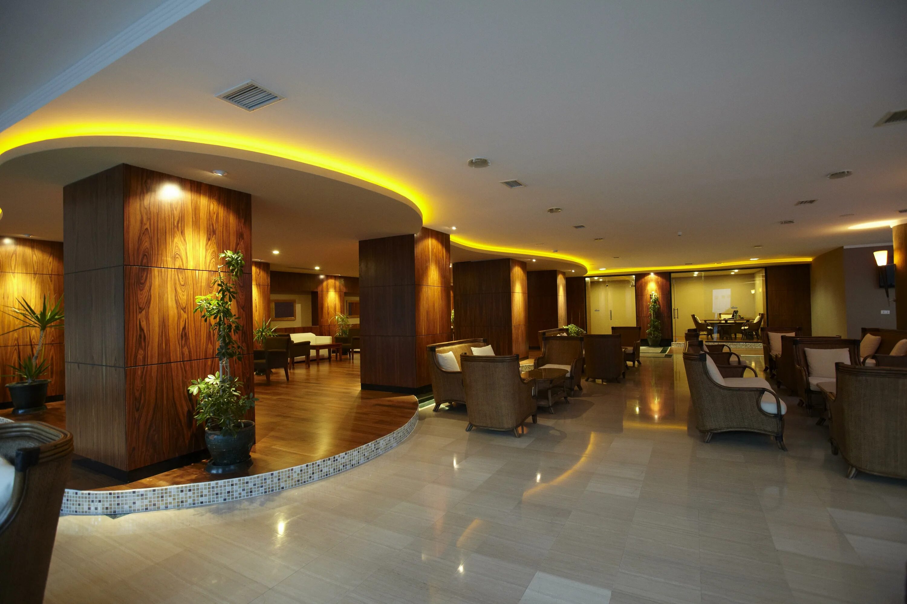 Завтраки в отеле royal hotel spa wellness ярославль. Отель холидей клаб саймаа. Банско отели. Лучшие отели карелии с бассейном и спа. Холидей спа.