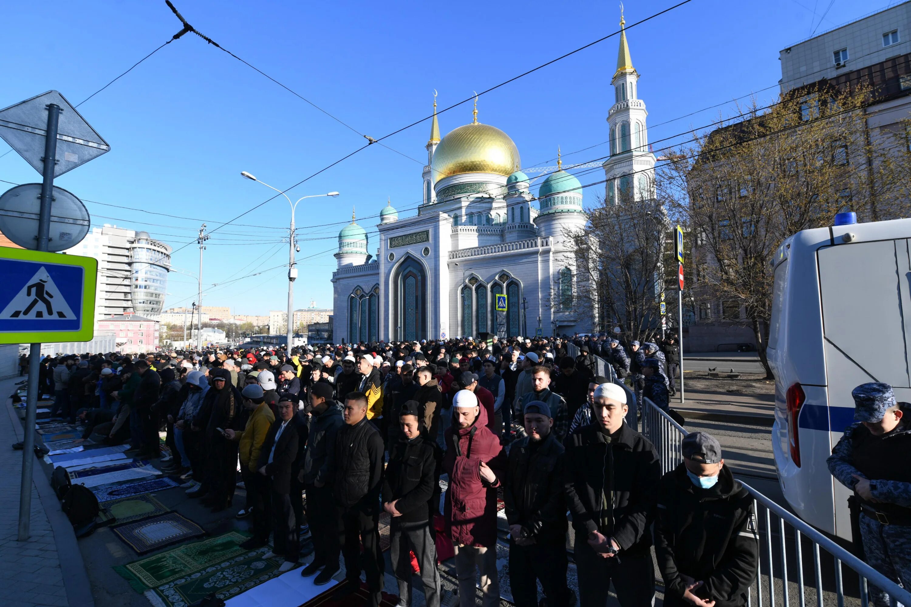 Какой масу у мусульман сегодня. Ураза-байрам 2023 Московская Соборная мечеть. Ураза байрам Московская Соборная мечеть. Рамадан Соборная мечеть Москвы. Имам Соборной мечети в Москве.