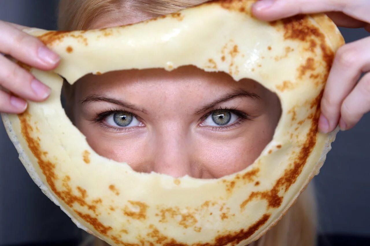 Блины без фона. Блин башка. Блинчик с глазами. Мемы про блины. Башка блин.