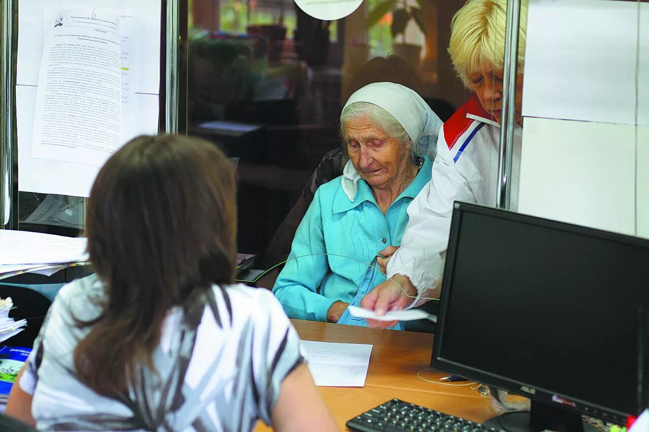 Социальный работник пенсионный фонд. Пенсионеры в ПФР. Пожилые люди ПФР. Социальная защита пенсионеров. Пенсионеры Казахстана.