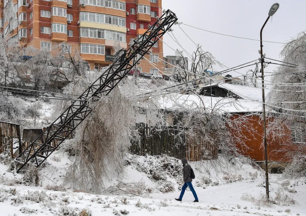 Буффало нью-йорк снежный шторм. Когда будет дождь в серове. Контейнер снег зима. Последствия зимы. Ледяной дождь в россии 2010 год.