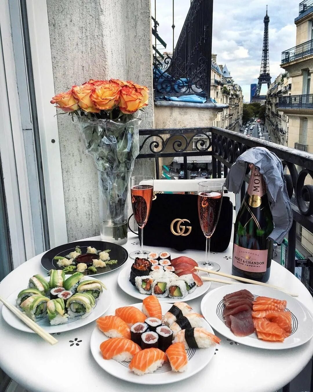 Красивый завтрак в отеле. Еда роскошь. Еда роскошь. Luxury еда. Сдержанная роскошь еда.