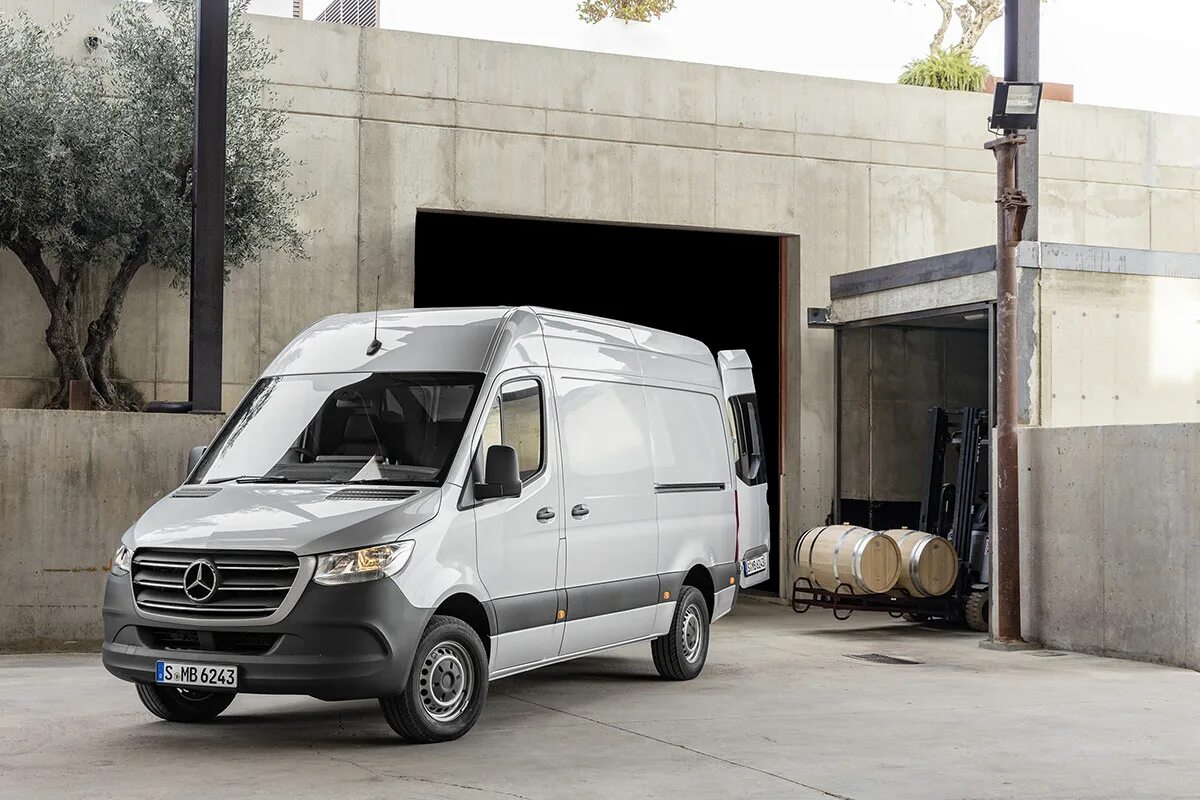 #road #white #Mercedes-Benz #speed #van #Sprinter #2016 #2K #wallpaper #hdwallpa