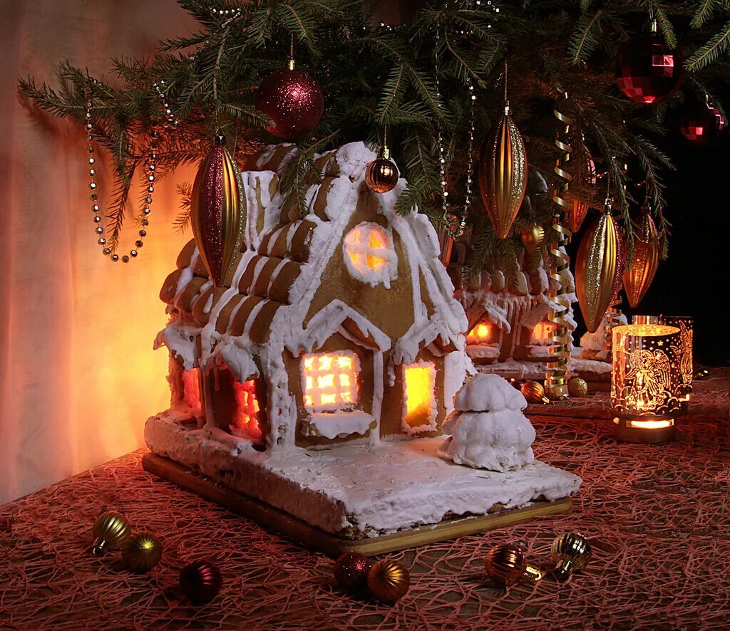 новогодний домик. елка в доме. наряжаем елку. новогодние домики из дерева. домик сказочный "новогодний".