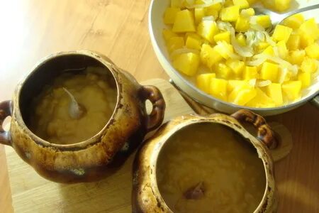 Гороховая каша в горшочке в духовке. Гороховая каша в тыкве в печи. Гороховая каша в горшочке в духовке. Гороховая каша в горшочке. Каша в горшке в духовке.