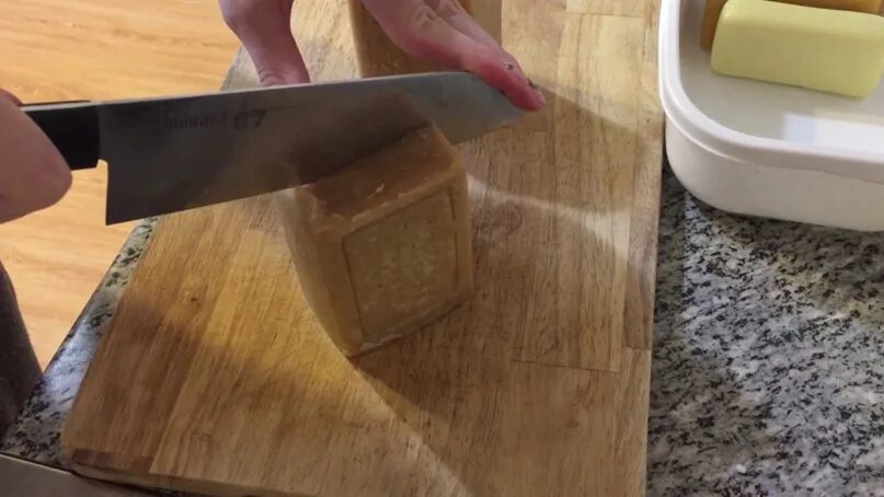Отрежь несколько кусочков