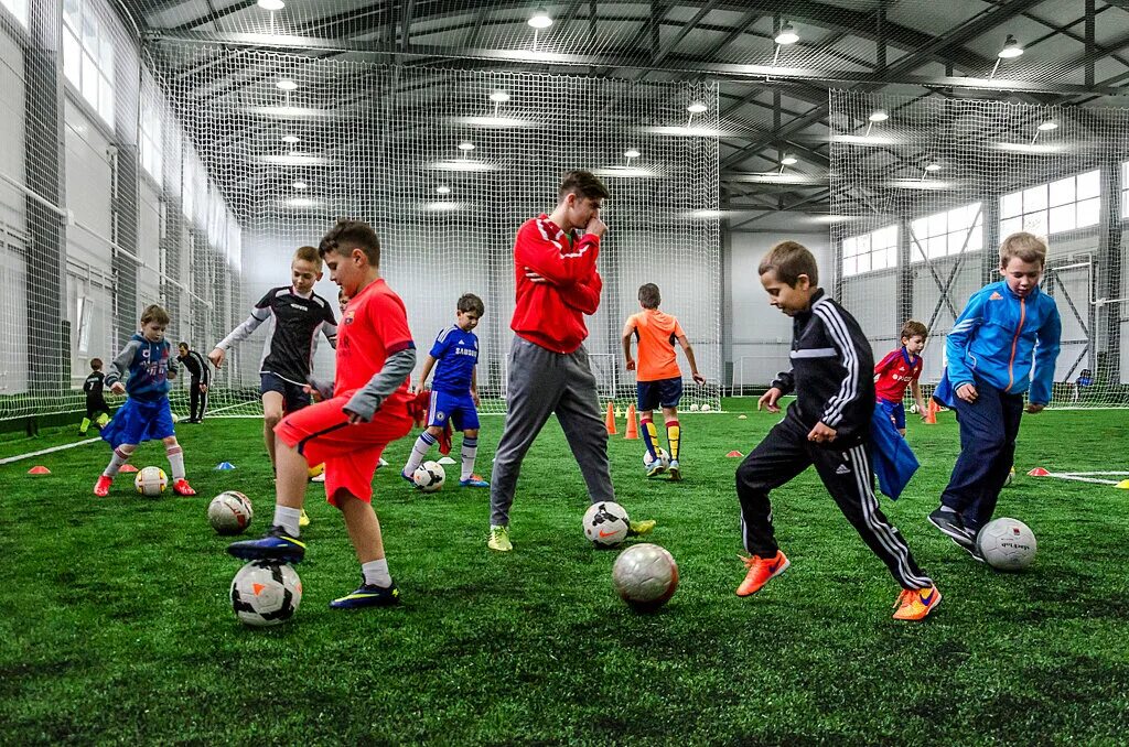 School sport club. Детский футбол. Футбольная секция для детей. Футбол дети. Футбол в школе.