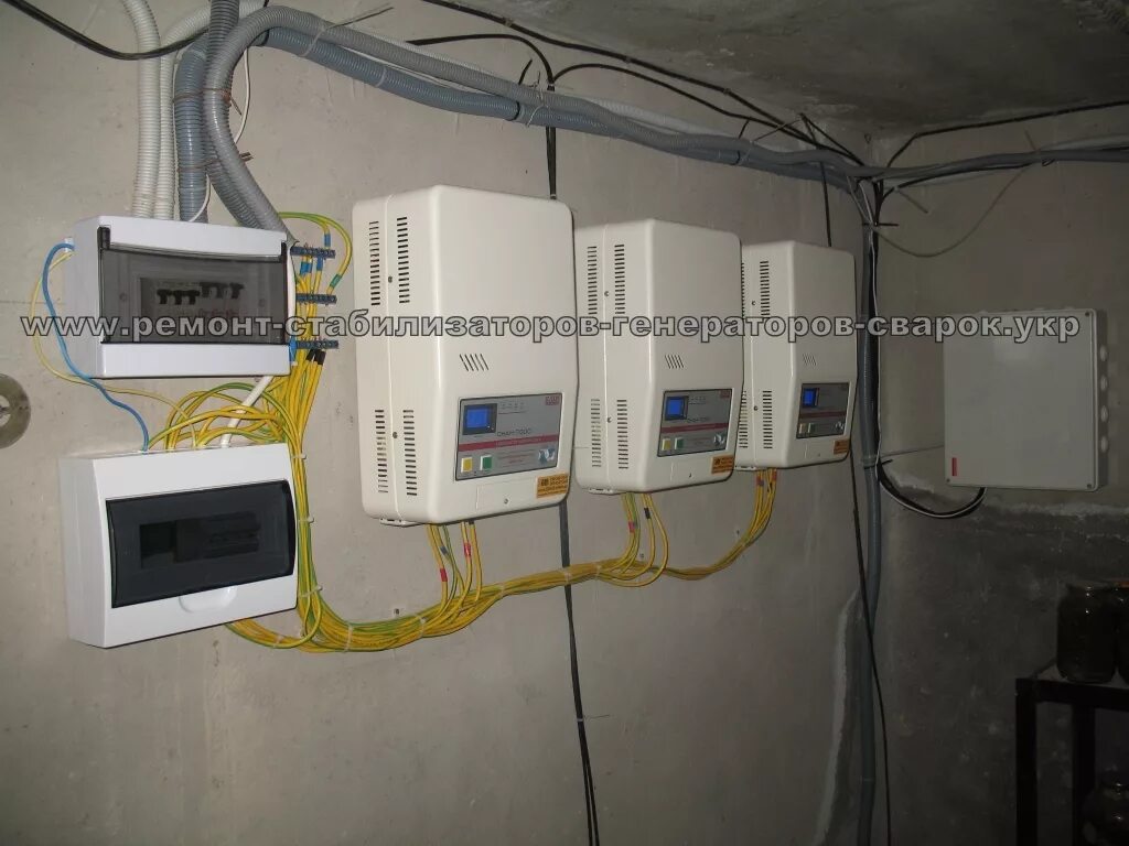 Стаб (ресанта асн 20000/3-эм). Схема подключения стабилизаторов на 3 фазы. Стабилизатор напряжения 3 фазный 15 квт схема подключения. Стабилизатор на фазу. Стабилизатор напряжения 220в 3квт.