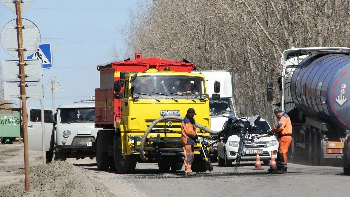 Закрытие дорог в рязанской области. Патчер машина для ямочного ремонта. Патчер для ремонта дорог. Рязанские дороги. Ремонт дорог Рязань.